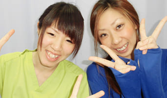 あおやま鍼灸整骨院に来院する患者様とスタッフ