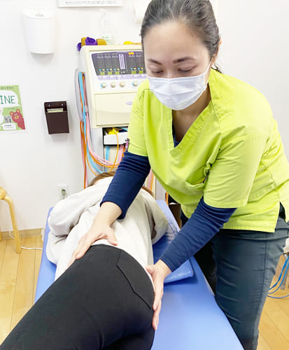 あおやま鍼灸整骨院のスタッフによるオーダーメイド施術